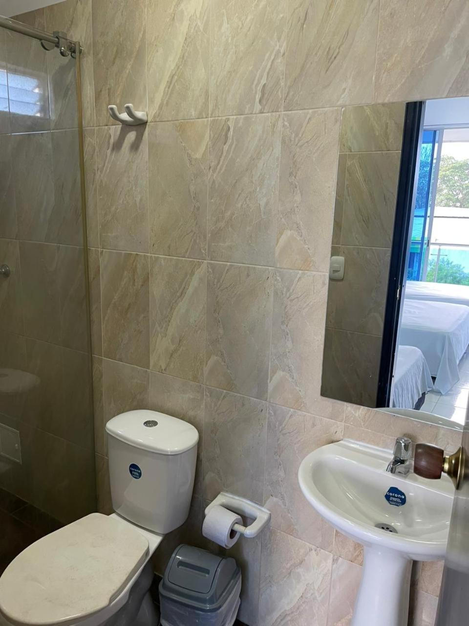 Hotel Palma Roja Granada  Ngoại thất bức ảnh